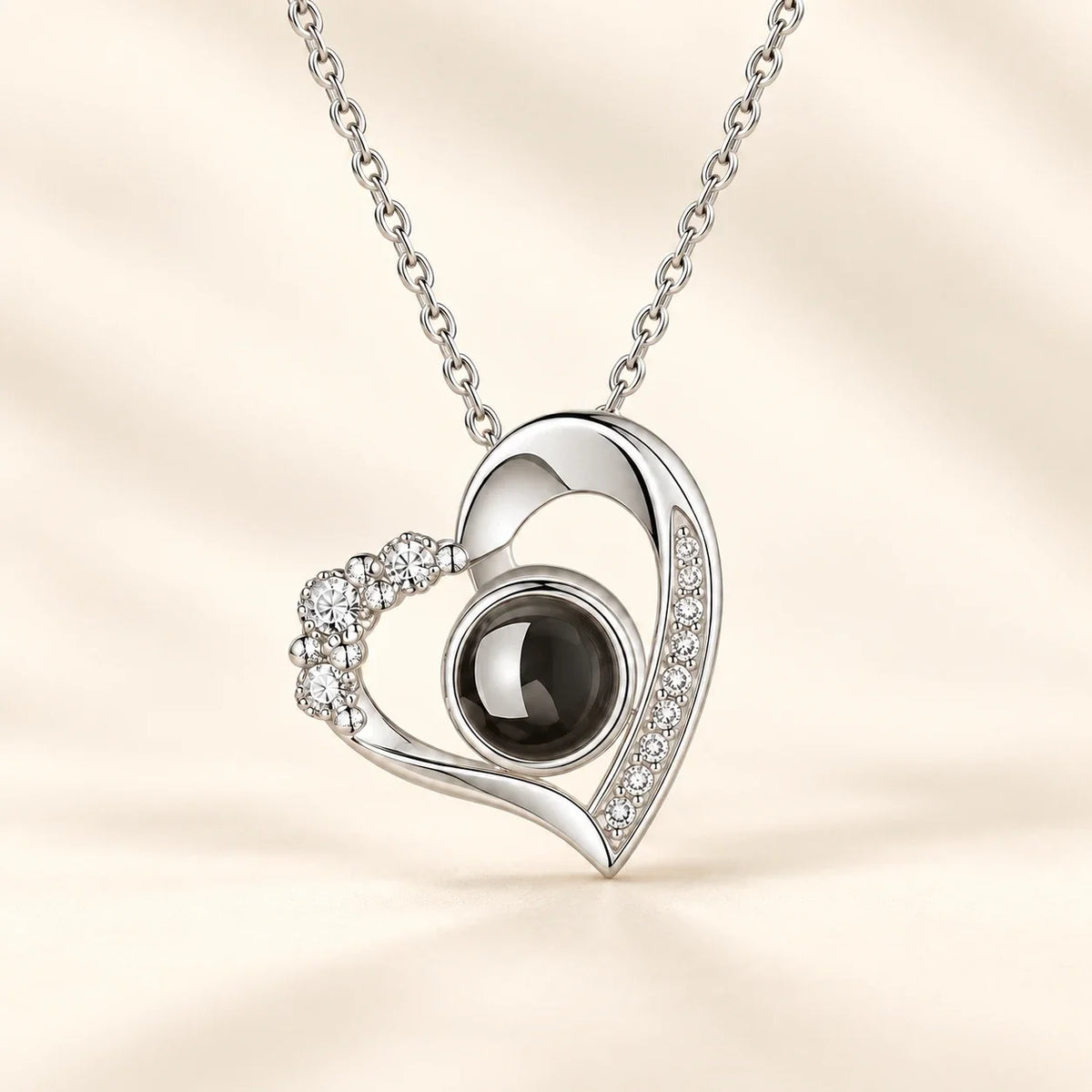 Heart pendant in silver-tone